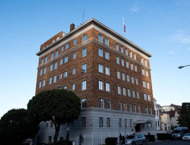 Καίνε έγγραφα οι Ρώσοι διπλωμάτες στο Σαν Φρανσίσκο